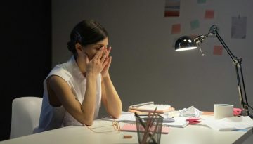 Job Dropping: &Gamma;&iota;&alpha;&tau;ί ό&lambda;&omicron; &kappa;&alpha;&iota; &pi;&epsilon;&rho;&iota;&sigma;&sigma;ό&tau;&epsilon;&rho;&epsilon;&sigmaf; &gamma;&upsilon;&nu;&alpha;ί&kappa;&epsilon;&sigmaf; &epsilon;&pi;&iota;&lambda;έ&gamma;&omicron;&upsilon;&nu; &lambda;&iota;&gamma;ό&tau;&epsilon;&rho;&epsilon;&sigmaf; &epsilon;&upsilon;&theta;ύ&nu;&epsilon;&sigmaf; &sigma;&tau;&eta; &delta;&omicron;&upsilon;&lambda;&epsilon;&iota;ά &gamma;&iota;&alpha; &pi;&epsilon;&rho;&iota;&sigma;&sigma;ό&tau;&epsilon;&rho;&eta; &iota;&sigma;&omicron;&rho;&rho;&omicron;&pi;ί&alpha; &sigma;&tau;&eta; &zeta;&omega;ή &tau;&omicron;&upsilon;&sigmaf; &ndash; Healthweb.gr