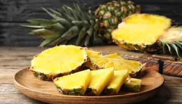 &Alpha;&nu;&alpha;&nu;ά&sigmaf;: &Tau;&omicron; &epsilon;&xi;&omega;&tau;&iota;&kappa;ό superfruit &pi;&omicron;&upsilon; &alpha;&xi;ί&zeta;&epsilon;&iota; &mu;&iota;&alpha; &theta;έ&sigma;&eta; &sigma;&tau;&eta; &delta;&iota;&alpha;&tau;&rho;&omicron;&phi;ή &mu;&alpha;&sigmaf;