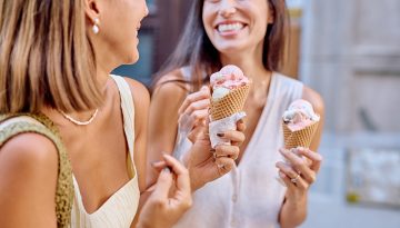Comfort food: &Tau;&iota; &alpha;&pi;&omicron;&kappa;&alpha;&lambda;ύ&pi;&tau;&omicron;&upsilon;&nu; &omicron;&iota; &lambda;&iota;&gamma;&omicron;ύ&rho;&epsilon;&sigmaf; &gamma;&iota;&alpha; &tau;&eta; &delta;&iota;ά&theta;&epsilon;&sigma;ή &mu;&alpha;&sigmaf;;