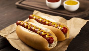 Hot dog: &Pi;ώ&sigmaf; &kappa;&alpha;&iota; &pi;ό&tau;&epsilon; &epsilon;&pi;&eta;&rho;&epsilon;ά&zeta;&epsilon;&iota; &tau;&eta;&nu; &upsilon;&gamma;&epsilon;ί&alpha;, &sigma;ύ&mu;&phi;&omega;&nu;&alpha; &mu;&epsilon; &mu;ί&alpha; &delta;&iota;&alpha;&iota;&tau;&omicron;&lambda;ό&gamma;&omicron;