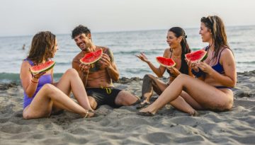 &Tau;&iota; &nu;&alpha; &phi;ά&tau;&epsilon; &kappa;&alpha;&iota; &nu;&alpha; &pi;&iota;&epsilon;ί&tau;&epsilon; &mu;&epsilon;&tau;ά &alpha;&pi;ό &mu;&iota;&alpha; &epsilon;&xi;&alpha;&nu;&tau;&lambda;&eta;&tau;&iota;&kappa;ή &eta;&mu;έ&rho;&alpha; &sigma;&tau;&eta;&nu; &pi;&alpha;&rho;&alpha;&lambda;ί&alpha;: &Omicron;&iota; 7 &kappa;&alpha;&lambda;ύ&tau;&epsilon;&rho;&epsilon;&sigmaf; &epsilon;&pi;&iota;&lambda;&omicron;&gamma;έ&sigmaf;