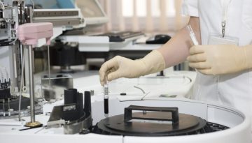 EL &ndash; &Eta; &epsilon;&pi;&iota;&delta;&eta;&mu;ί&alpha; &tau;&omicron;&upsilon; Έ&mu;&pi;&omicron;&lambda;&alpha; &sigma;&tau;&omicron; &Kappa;&omicron;&nu;&gamma;&kappa;ό &epsilon;&xi;&alpha;&pi;&lambda;ώ&nu;&epsilon;&tau;&alpha;&iota; &gamma;&rho;&eta;&gamma;&omicron;&rho;ό&tau;&epsilon;&rho;&alpha; &alpha;&pi;ό ό&lambda;&epsilon;&sigmaf; &tau;&iota;&sigmaf; &pi;&rho;&omicron;&eta;&gamma;&omicron;ύ&mu;&epsilon;&nu;&epsilon;&sigmaf;