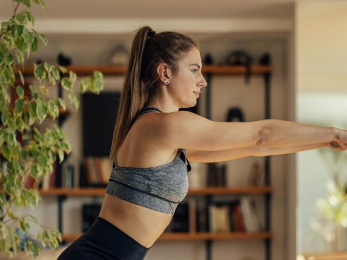 Longevity pose: Η στάση των 30 δευτερολέπτων που μπορεί να βελτιώσει την κινητικότητα και την ευεξία σου