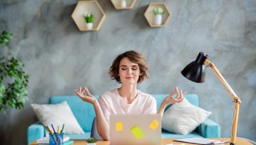 Mindfulness &sigma;&tau;&eta; &delta;&omicron;&upsilon;&lambda;&epsilon;&iota;ά: &Gamma;&iota;&alpha; &pi;&epsilon;&rho;&iota;&sigma;&sigma;ό&tau;&epsilon;&rho;&eta; &psi;&upsilon;&chi;&rho;&alpha;&iota;&mu;ί&alpha; &kappa;&alpha;&iota; &iota;&sigma;&omicron;&rho;&rho;&omicron;&pi;ί&alpha;