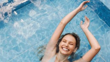 Pool Workout: 6 &alpha;&sigma;&kappa;ή&sigma;&epsilon;&iota;&sigmaf; &sigma;&tau;&omicron; &nu;&epsilon;&rho;ό &gamma;&iota;&alpha; ό&lambda;&omicron; &tau;&omicron; &sigma;ώ&mu;&alpha;
