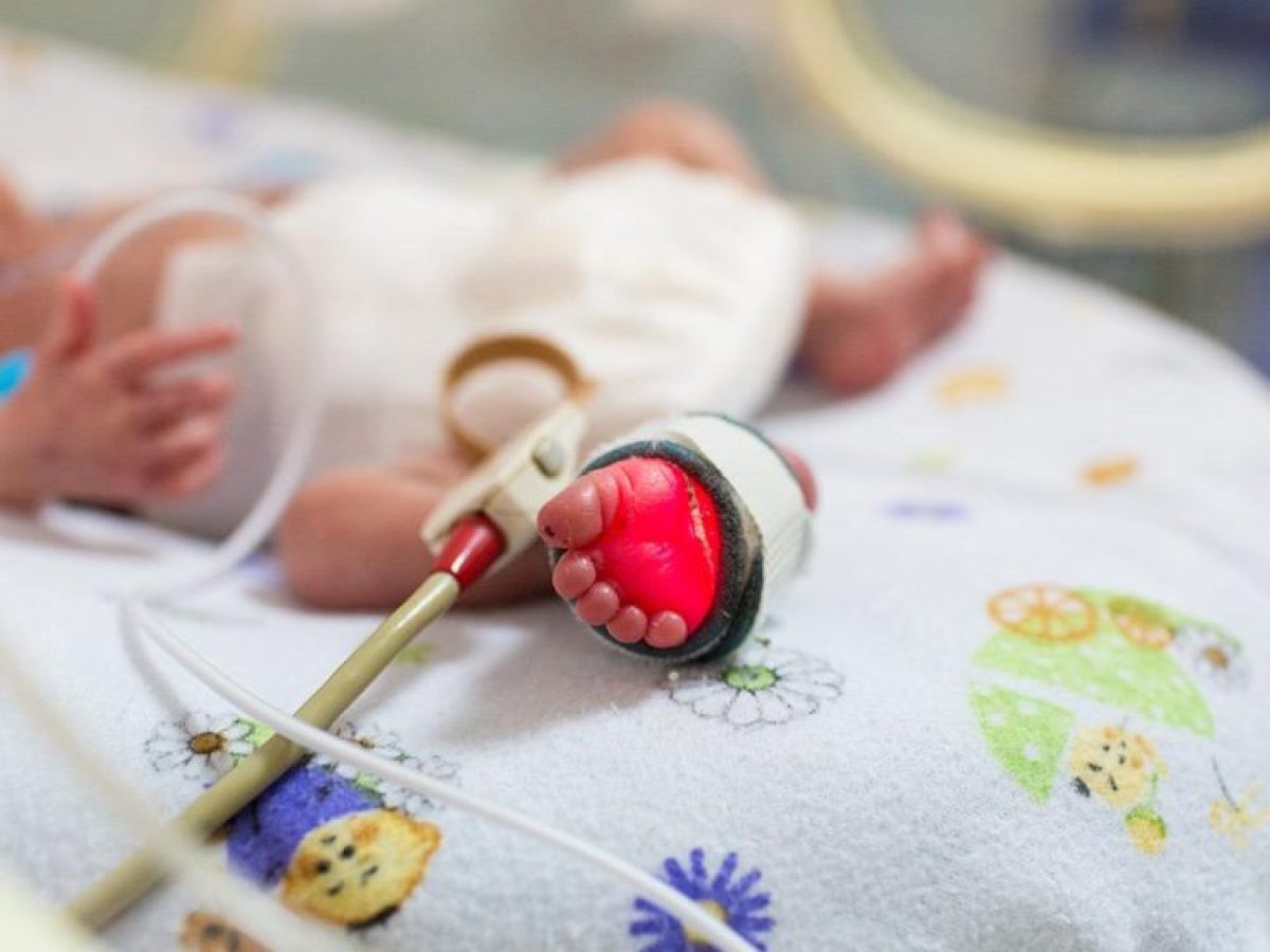 Έξυπνο αισθητηριακό επίθεμα με τεχνητή νοημοσύνη για ήπια παρακολούθηση πρόωρων νεογνών