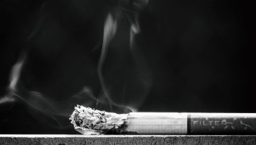 &Kappa;ά&pi;&nu;&iota;&sigma;&mu;&alpha; &kappa;&alpha;&iota; &kappa;&alpha;&rho;&delta;&iota;ά: &Tau;&omicron; &epsilon;&pi;&iota;&kappa;ί&nu;&delta;&upsilon;&nu;&omicron; &kappa;&epsilon;&nu;ό &gamma;&nu;ώ&sigma;&eta;&sigmaf; &pi;&omicron;&upsilon; &epsilon;&pi;&iota;&mu;έ&nu;&epsilon;&iota; &mu;&epsilon;&tau;ά &alpha;&pi;ό 20 &chi;&rho;ό&nu;&iota;&alpha;