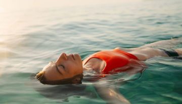 Blue Mind: &Gamma;&iota;&alpha;&tau;ί &lambda;ί&gamma;&alpha; &lambda;&epsilon;&pi;&tau;ά &sigma;&tau;&eta; &theta;ά&lambda;&alpha;&sigma;&sigma;&alpha; &alpha;&rho;&kappa;&omicron;ύ&nu; &gamma;&iota;&alpha; &nu;&alpha; &sigma;&omicron;&upsilon; &phi;&tau;&iota;ά&xi;&omicron;&upsilon;&nu; &tau;&eta; &delta;&iota;ά&theta;&epsilon;&sigma;&eta;;