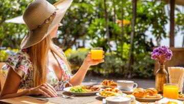 Brunch Club: &Eta; &chi;&alpha;&lambda;&alpha;&rho;ή &sigma;&upsilon;&nu;ή&theta;&epsilon;&iota;&alpha; &pi;&omicron;&upsilon; &mu;&alpha;&sigmaf; &sigma;&upsilon;&nu;&delta;έ&epsilon;&iota; &mu;&epsilon; &tau;&eta;&nu; &pi;&alpha;&rho;έ&alpha; | Vita.gr