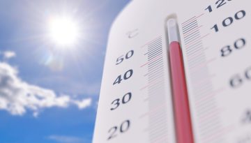 &Theta;&alpha;&nu;&alpha;&tau;&eta;&phi;ό&rho;&omicron; &kappa;&alpha;&lambda;&omicron;&kappa;&alpha;ί&rho;&iota; &sigma;&tau;&eta;&nu; &Epsilon;&upsilon;&rho;ώ&pi;&eta;: &Tau;&omicron;&upsilon;&lambda;ά&chi;&iota;&sigma;&tau;&omicron;&nu; 35.000 &epsilon;&pi;&iota;&pi;&lambda;έ&omicron;&nu; &theta;ά&nu;&alpha;&tau;&omicron;&iota; &alpha;&pi;ό &kappa;&alpha;ύ&sigma;&omega;&nu;&alpha; | Vita.gr