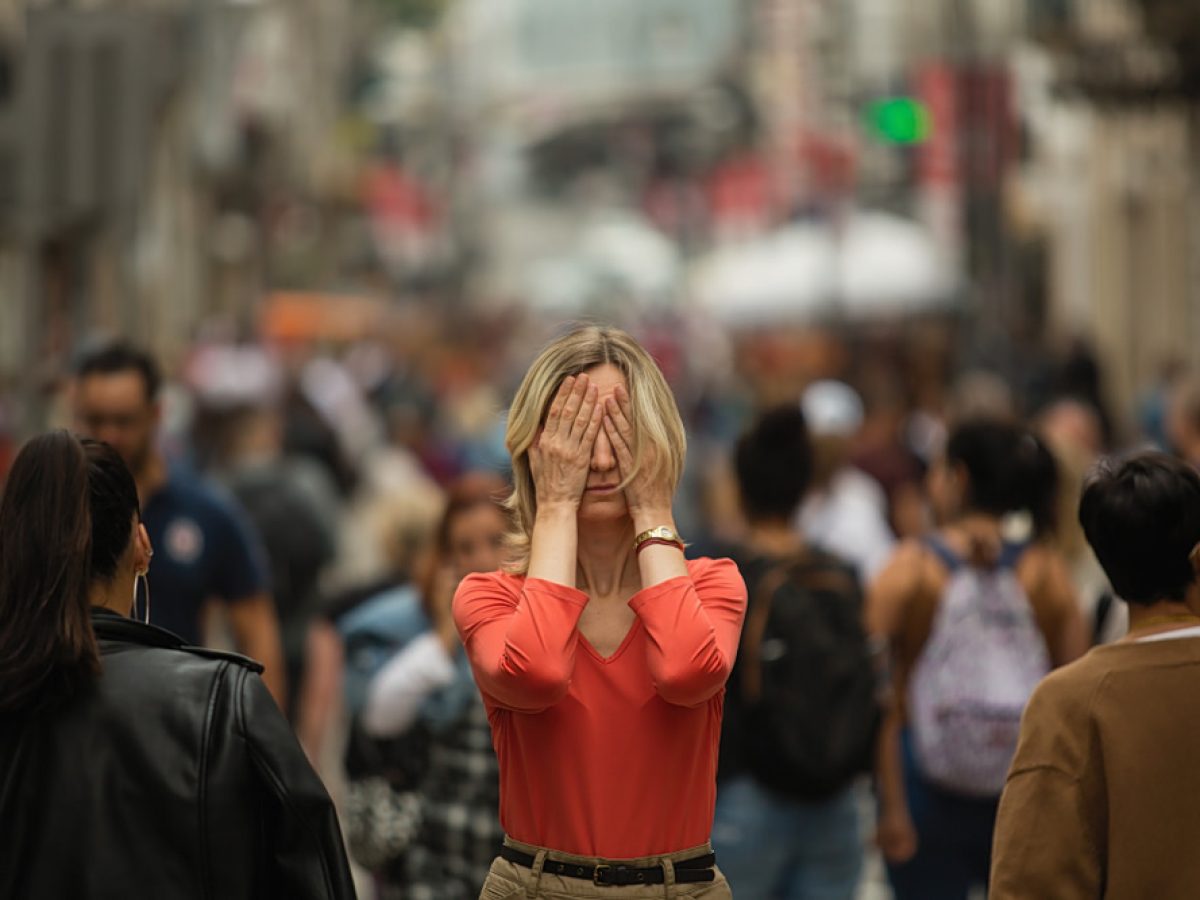 Κρίση πανικού: Πώς βοηθάμε κάποιον χωρίς να τον πιέσουμε; | Vita.gr