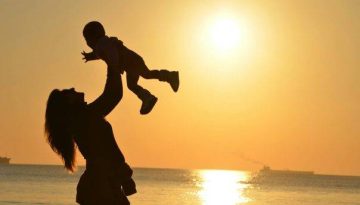 Έ&kappa;&theta;&epsilon;&sigma;&eta; &sigma;&tau;&omicron;&nu; ή&lambda;&iota;&omicron;: &Pi;ό&sigma;&alpha; &lambda;&epsilon;&pi;&tau;ά &pi;&rho;&omicron;&sigma;&phi;έ&rho;&omicron;&upsilon;&nu; &upsilon;&gamma;&epsilon;ί&alpha; &chi;&omega;&rho;ί&sigmaf; &kappa;ί&nu;&delta;&upsilon;&nu;&omicron;