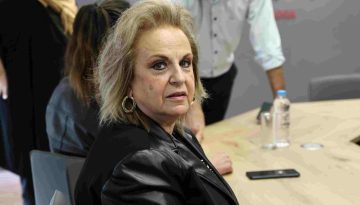 EL &ndash; &Pi;&alpha;&gamma;ώ&nu;&eta;: &ldquo;&Epsilon;&nu;&omega;&mu;έ&nu;&omicron;&iota; ό&lambda;&omicron;&iota; &omicron;&iota; &Iota;&alpha;&tau;&rho;&iota;&kappa;&omicron;ί &Sigma;ύ&lambda;&lambda;&omicron;&gamma;&omicron;&iota; &sigma;&tau;&iota;&sigmaf; &nu;έ&epsilon;&sigmaf; &epsilon;&kappa;&lambda;&omicron;&gamma;έ&sigmaf; &tau;&omicron;&upsilon; &Pi;&Iota;&Sigma;&rdquo;