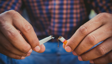 &Tau;&iota; &sigma;&upsilon;&mu;&beta;&alpha;ί&nu;&epsilon;&iota; &sigma;&tau;&omicron;&upsilon;&sigmaf; &pi;&nu;&epsilon;ύ&mu;&omicron;&nu;&epsilon;&sigmaf; ό&tau;&alpha;&nu; &sigma;&tau;&alpha;&mu;&alpha;&tau;ά&mu;&epsilon; &nu;&alpha; &kappa;&alpha;&pi;&nu;ί&zeta;&omicron;&upsilon;&mu;&epsilon;; &ndash; ygeiatora.gr