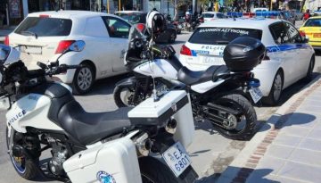 &Kappa;&rho;ή&tau;&eta;: &Tau;&eta;&sigmaf; &zeta;ή&tau;&eta;&sigma;&alpha;&nu; &nu;&alpha; &pi;&alpha;&rho;&alpha;&delta;ώ&sigma;&epsilon;&iota; &tau;&omicron; &delta;ί&pi;&lambda;&omega;&mu;ά &tau;&eta;&sigmaf; &epsilon;&nu;ώ έ&kappa;&alpha;&nu;&epsilon; &chi;&eta;&mu;&epsilon;&iota;&omicron;&theta;&epsilon;&rho;&alpha;&pi;&epsilon;ί&alpha; &sigma;&tau;&omicron; &Pi;&Alpha;&Gamma;&Nu;&Eta; &ndash; &Tau;&iota; &alpha;&pi;&alpha;&nu;&tau;ά &eta; &Tau;&rho;&omicron;&chi;&alpha;ί&alpha;
