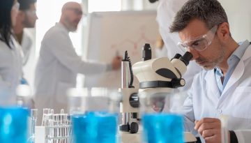 &Alpha;&pi;ό &tau;&omicron; &epsilon;&rho;&gamma;&alpha;&sigma;&tau;ή&rho;&iota;&omicron; &sigma;&tau;&omicron;&nu; &alpha;&sigma;&theta;&epsilon;&nu;ή: &Tau;έ&sigma;&sigma;&epsilon;&rho;&iota;&sigmaf; &kappa;&lambda;&iota;&nu;&iota;&kappa;έ&sigmaf; &mu;&epsilon;&lambda;έ&tau;&epsilon;&sigmaf; &gamma;&iota;&alpha; &tau;&omicron;&nu; &delta;&iota;&alpha;&beta;ή&tau;&eta; &tau;ύ&pi;&omicron;&upsilon; 1