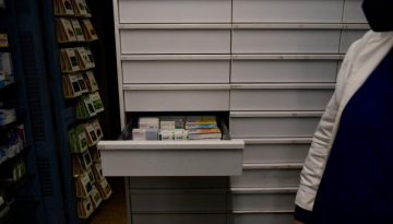 &Sigma;&tau;&omicron;&nu; &laquo;&alpha;έ&rho;&alpha;&raquo; &omicron;&iota; &delta;&omega;&rho;&epsilon;ά&nu; &theta;&epsilon;&rho;&alpha;&pi;&epsilon;ί&epsilon;&sigmaf; &pi;&alpha;&chi;&upsilon;&sigma;&alpha;&rho;&kappa;ί&alpha;&sigmaf; &ndash; &Tau;&iota; &theta;&alpha; &gamma;ί&nu;&epsilon;&iota; &mu;&epsilon; &tau;&iota;&sigmaf; &epsilon;&pi;ό&mu;&epsilon;&nu;&epsilon;&sigmaf; &delta;ό&sigma;&epsilon;&iota;&sigmaf;