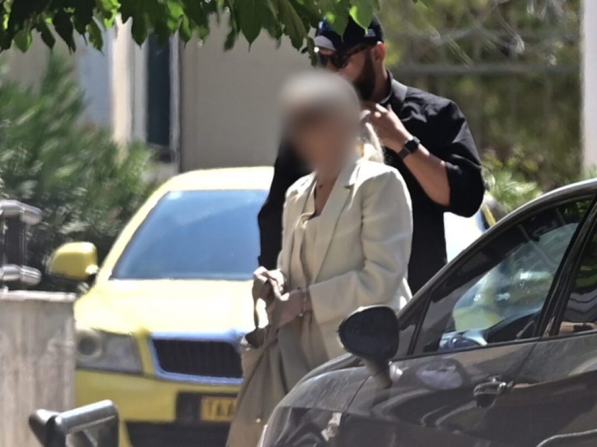 &Theta;ά&nu;&alpha;&tau;&omicron;&sigmaf; &Mu;&alpha;&zeta;&omega;&nu;ά&kappa;&eta;: &Nu;έ&alpha; &mu;&alpha;&rho;&tau;&upsilon;&rho;ί&alpha; &gamma;&iota;&alpha; &tau;&iota;&sigmaf; &tau;&epsilon;&lambda;&epsilon;&upsilon;&tau;&alpha;ί&epsilon;&sigmaf; &sigma;&tau;&iota;&gamma;&mu;έ&sigmaf; &tau;&omicron;&upsilon; -&laquo;Ή&tau;&alpha;&nu; ά&sigma;&pi;&rho;&omicron;&sigmaf; &kappa;&alpha;&iota; &epsilon;ί&chi;&epsilon; &alpha;&nu;&omicron;&iota;&chi;&tau;ά &tau;&alpha; &mu;ά&tau;&iota;&alpha;&raquo;