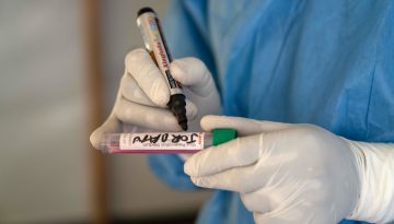 EL &ndash; &Alpha;&upsilon;&sigma;&tau;&eta;&rho;&omicron;ύ&sigmaf; &epsilon;&lambda;έ&gamma;&chi;&omicron;&upsilon;&sigmaf; &sigma;&tau;&omicron;&upsilon;&sigmaf; &chi;ώ&rho;&omicron;&upsilon;&sigmaf; &pi;&alpha;&rho;&omicron;&chi;ή&sigmaf; &upsilon;&pi;&eta;&rho;&epsilon;&sigma;&iota;ώ&nu; &upsilon;&gamma;&epsilon;ί&alpha;&sigmaf; &zeta;&eta;&tau;ά &omicron; &Pi;&alpha;&nu;&epsilon;&lambda;&lambda;ή&nu;&iota;&omicron;&sigmaf; &Sigma;ύ&lambda;&lambda;&omicron;&gamma;&omicron;&sigmaf; &Phi;&upsilon;&sigma;&iota;&kappa;&omicron;&theta;&epsilon;&rho;&alpha;&pi;&epsilon;&upsilon;&tau;ώ&nu;