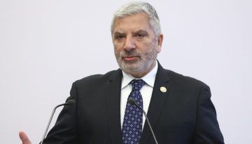 &Pi;&alpha;&tau;&omicron;ύ&lambda;&eta;&sigmaf;: &laquo;&Tau;&epsilon;&rho;ά&sigma;&tau;&iota;&omicron; &kappa;&epsilon;&nu;ό&raquo; &sigma;&tau;&omicron;&upsilon;&sigmaf; &epsilon;&lambda;έ&gamma;&chi;&omicron;&upsilon;&sigmaf; &Upsilon;&gamma;&epsilon;ί&alpha;&sigmaf; &ndash; &Omicron;&iota; &tau;&rho;&epsilon;&iota;&sigmaf; &pi;&rho;&omicron;&tau;ά&sigma;&epsilon;&iota;&sigmaf; &tau;&omicron;&upsilon; &Iota;&Sigma;&Alpha;