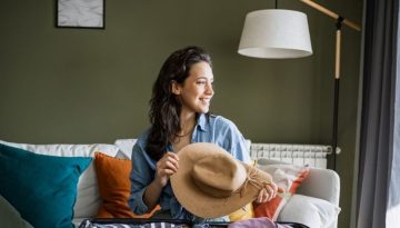 Post-vacation blues: &Gamma;&iota;&alpha;&tau;ί &nu;&iota;ώ&theta;&epsilon;&iota;&sigmaf; &pi;&epsilon;&sigma;&mu;έ&nu;&eta; ό&tau;&alpha;&nu; &epsilon;&pi;&iota;&sigma;&tau;&rho;έ&phi;&epsilon;&iota;&sigmaf; &alpha;&pi;ό &tau;&iota;&sigmaf; &delta;&iota;&alpha;&kappa;&omicron;&pi;έ&sigmaf;;
