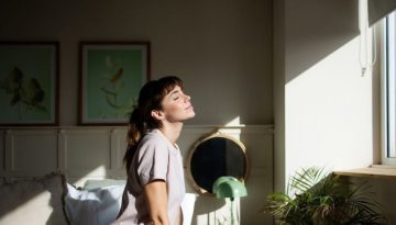 &lsquo;&Epsilon;&kappa;&theta;&epsilon;&sigma;&eta; &sigma;&tau;&omicron; &pi;&rho;&omega;&iota;&nu;ό &phi;&omega;&sigmaf;: To &pi;&omicron;&lambda;ύ&tau;&iota;&mu;&omicron; wellness ritual &gamma;&iota;&alpha; &nu;&alpha; έ&chi;&epsilon;&iota;&sigmaf; &rho;&upsilon;&theta;&mu;&iota;&sigma;&mu;έ&nu;&omicron; &tau;&omicron; &epsilon;&sigma;&omega;&tau;&epsilon;&rho;&iota;&kappa;ό &sigma;&omicron;&upsilon; &rho;&omicron;&lambda;ό&iota;