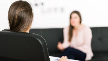 &laquo;&Delta;&epsilon;&nu; &xi;&epsilon;&kappa;&iota;&nu;ά&omega; &psi;&upsilon;&chi;&omicron;&theta;&epsilon;&rho;&alpha;&pi;&epsilon;ί&alpha; &gamma;&iota;&alpha;&tau;ί &phi;&omicron;&beta;ά&mu;&alpha;&iota; &nu;&alpha; &sigma;&upsilon;&nu;&alpha;&nu;&tau;ή&sigma;&omega; &tau;&omicron;&nu; &epsilon;&alpha;&upsilon;&tau;ό &mu;&omicron;&upsilon;&raquo; &ndash; Healthweb.gr