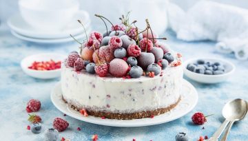 &Epsilon;&lambda;&alpha;&phi;&rho;&iota;ά &tau;&omicron;ύ&rho;&tau;&alpha; &mu;&epsilon; &gamma;&iota;&alpha;&omicron;ύ&rho;&tau;&iota; &kappa;&alpha;&iota; berries | Vita.gr