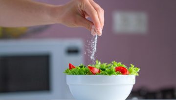 &Gamma;&iota;&alpha;&tau;ί &tau;&omicron; &alpha;&lambda;ά&tau;&iota; &kappa;ά&nu;&epsilon;&iota; &tau;&alpha; &lambda;&alpha;&chi;&alpha;&nu;&iota;&kappa;ά &nu;&alpha; &beta;&gamma;ά&zeta;&omicron;&upsilon;&nu; &nu;&epsilon;&rho;ό; &ndash; ygeiatora.gr